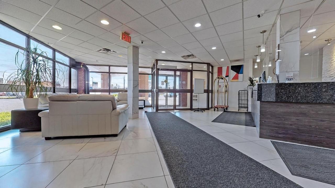 Готель Ramada By Wyndham Arnprior Екстер'єр фото