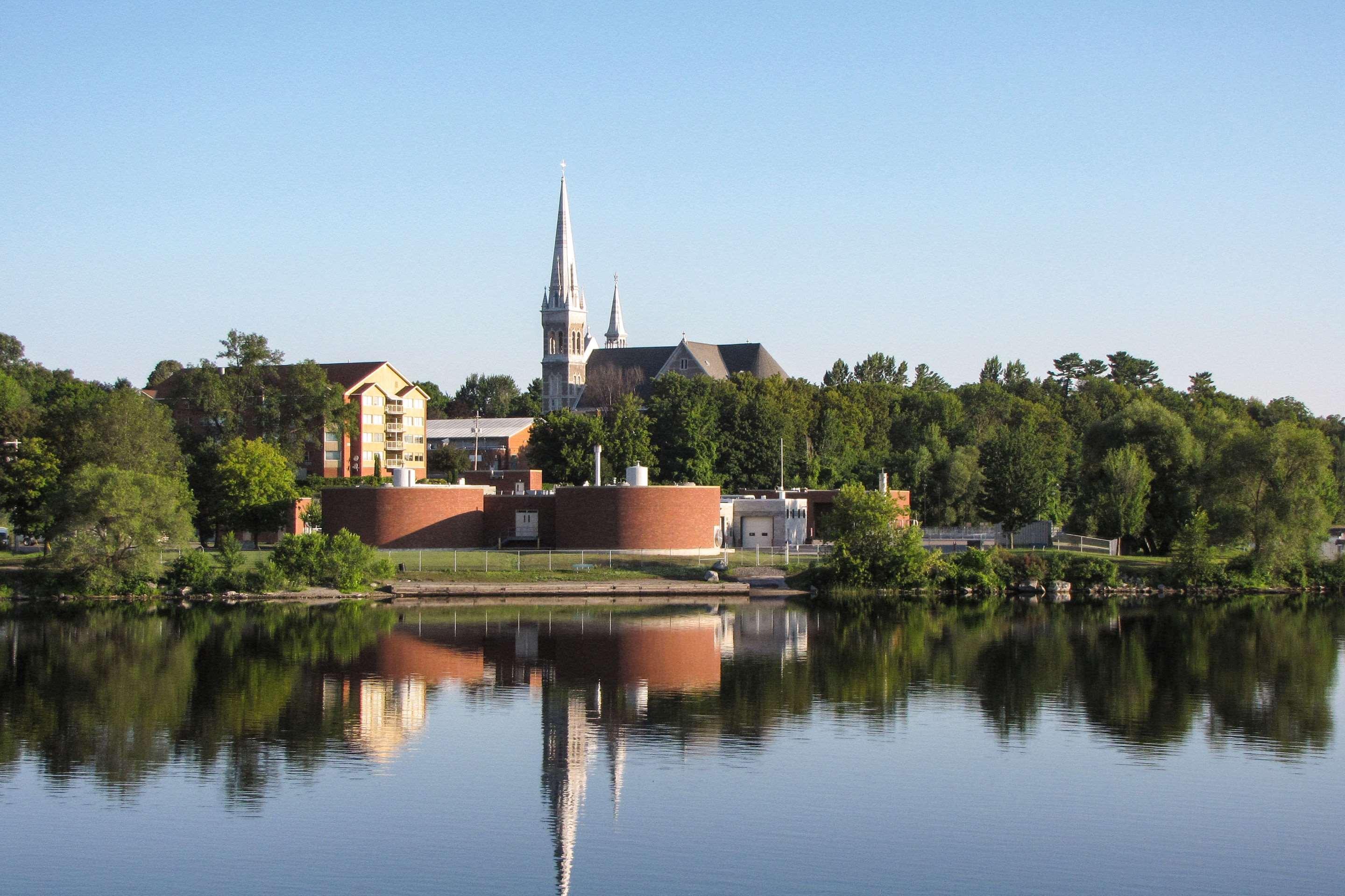 Готель Ramada By Wyndham Arnprior Екстер'єр фото