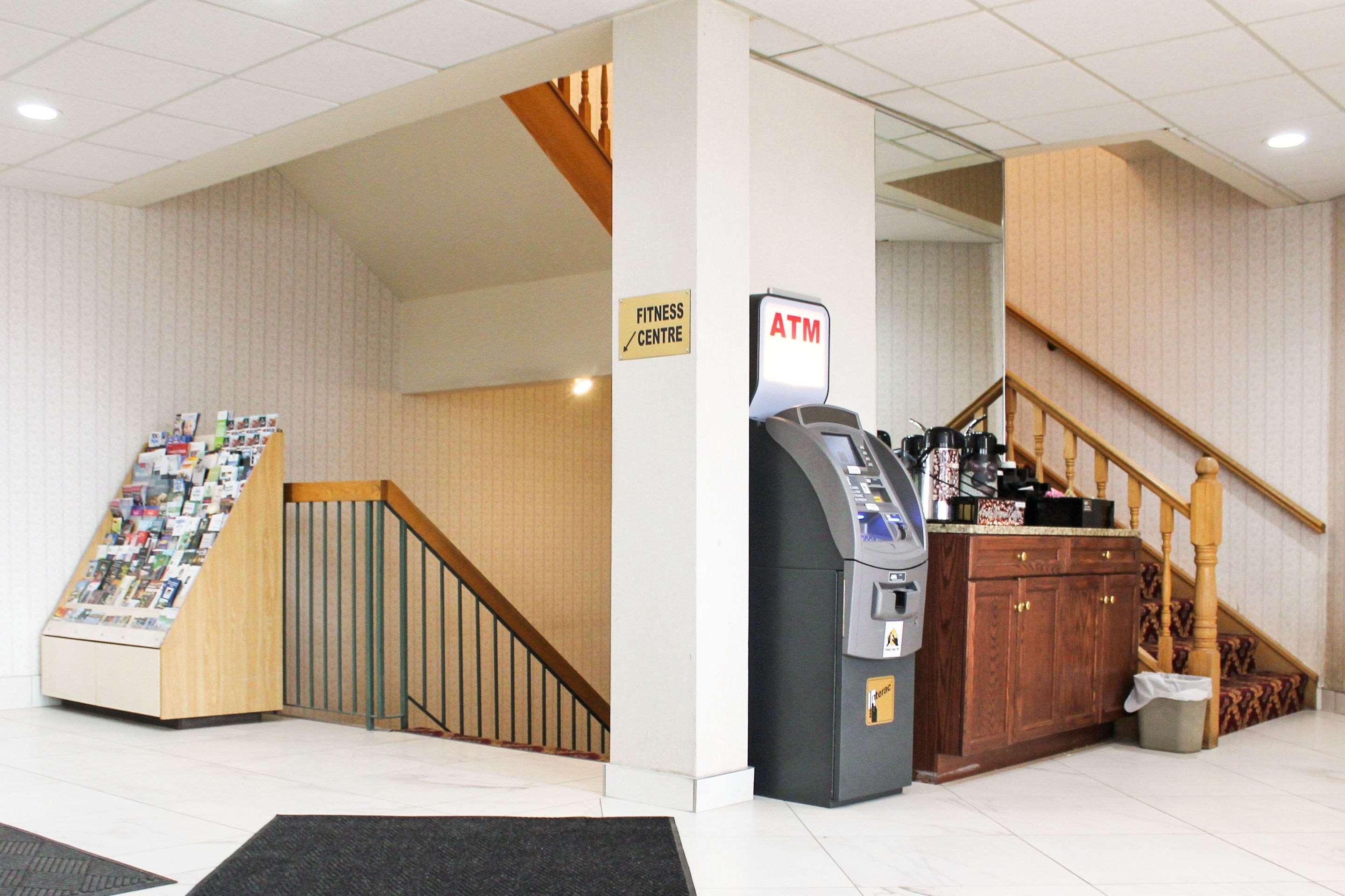 Готель Ramada By Wyndham Arnprior Екстер'єр фото